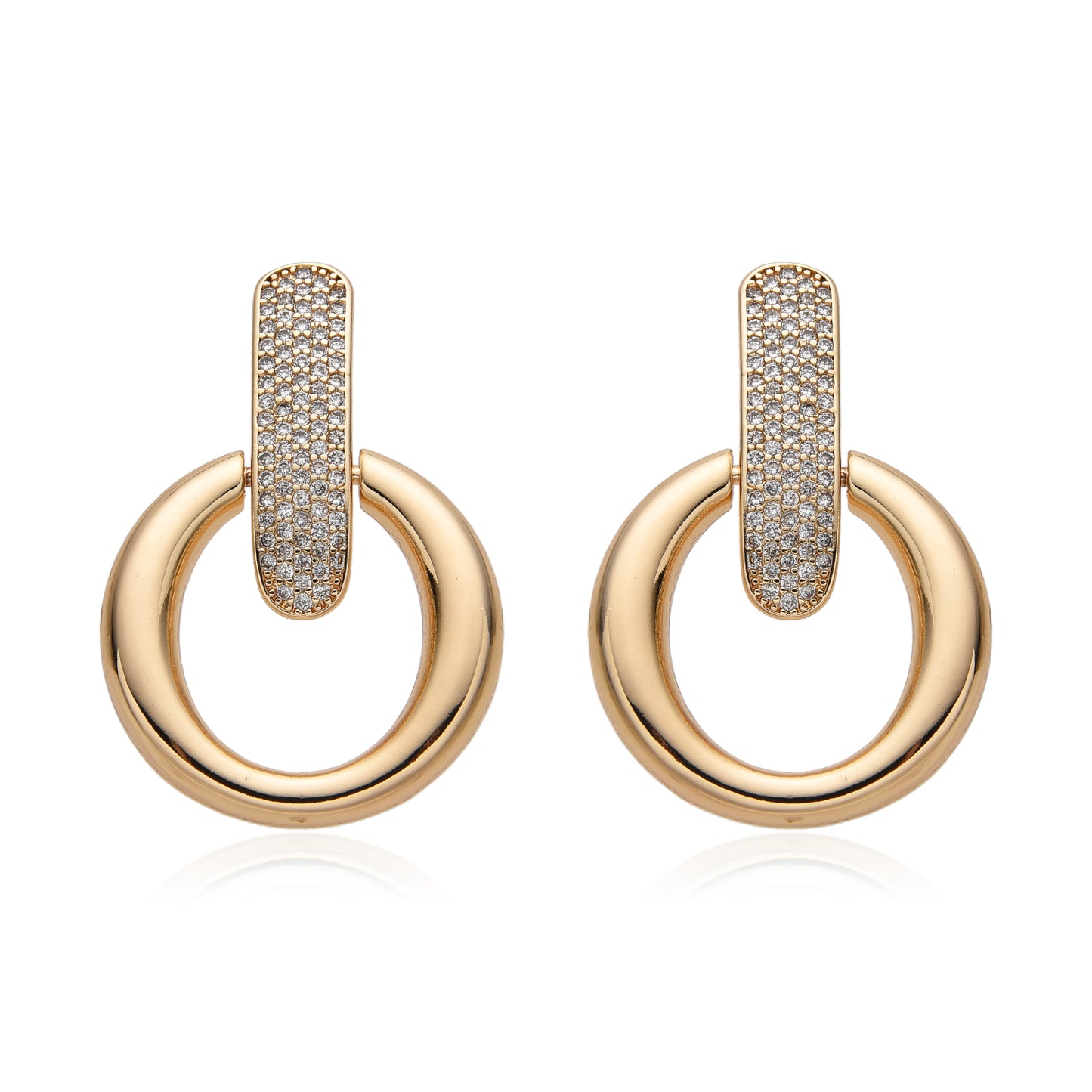 Elegantes y modernos Aretes con anillo y barra brillante de zirconias