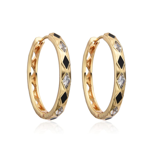 Argollas doradas con detalles negro y brillantes