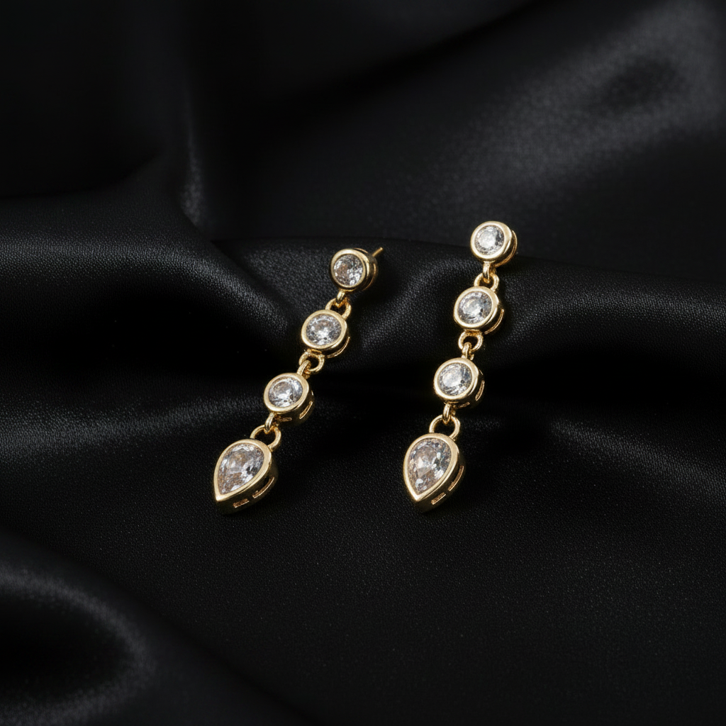 Aretes cascada sobre satén negro
